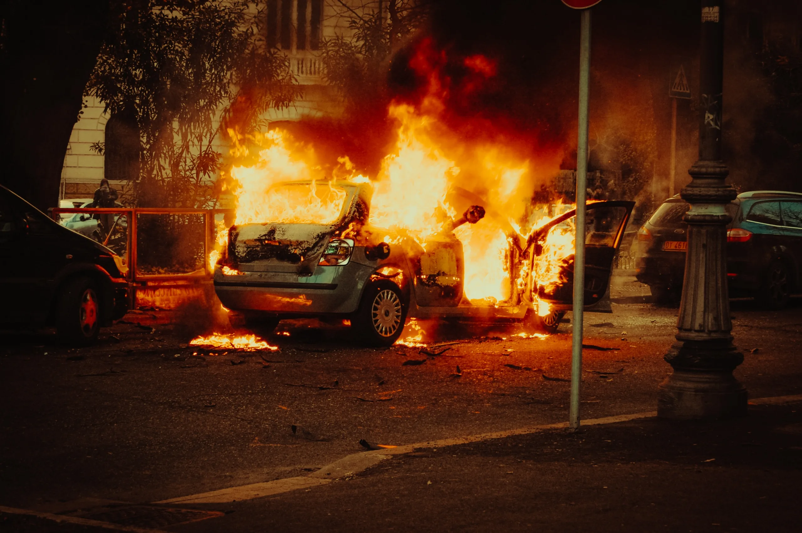 Image d'illustration d'une voiture brulé | @Flavio