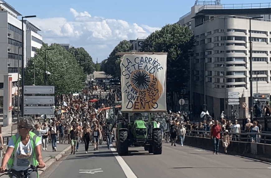 Manifestation du 11 juin à Nantes avec les soulèvements de la Terre | @Nantesinfo44