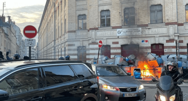 Un incendie en marge du blocus du 16 janvier | Photo transmise à INF Nantes